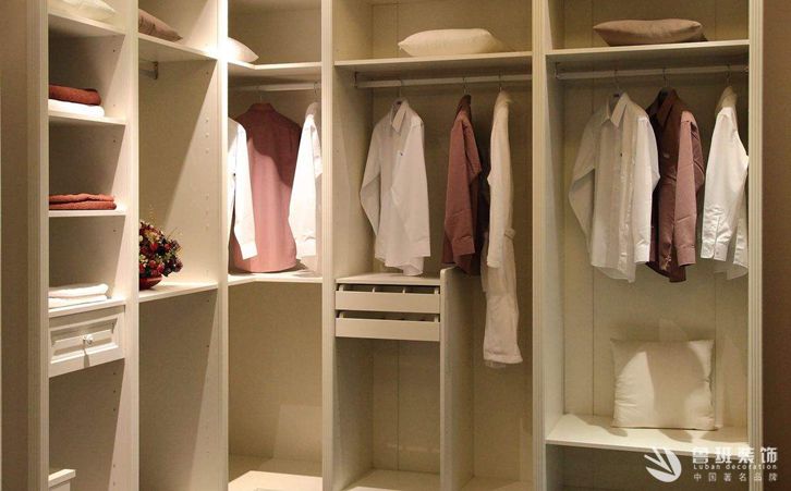 西安装修，木作装修，衣柜门有哪些材质，您学会挑选衣柜了吗？
