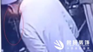 震惊！西安一厨师向菜锅吐口水，以后还是在家做饭吧